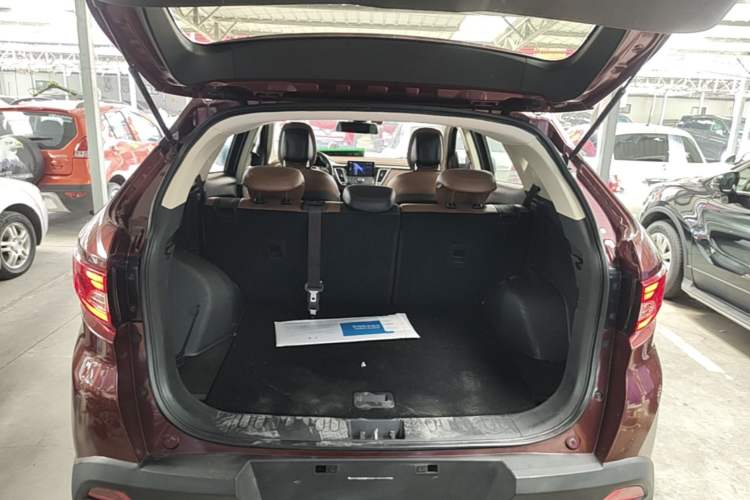 Used Soueast DX7 2016 1.5T Automatic Glory Edition Trunk