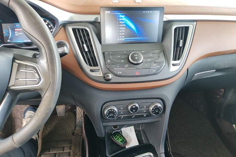 Used Soueast DX7 2016 1.5T Manual Triumph Edition Audio And AC Panel
