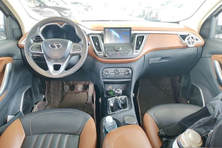 Used Soueast DX7 2016 1.5T Manual Triumph Edition Center Console