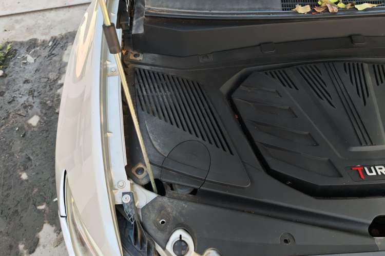 Used Soueast DX7 2016 1.5T Automatic Glory Edition Engine Bay Right