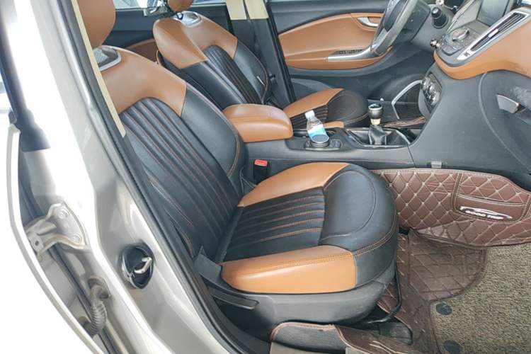 Used Soueast DX7 2016 1.5T Manual Triumph Edition Right Front Seat