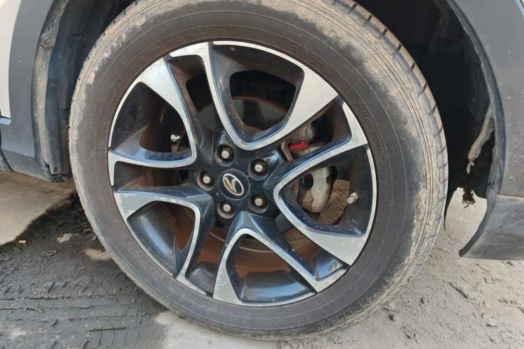 Used Soueast DX7 2016 1.5T Automatic Glory Edition Right Front Wheel Hub