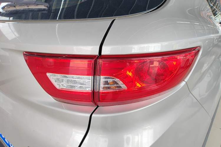 Used Soueast DX7 2016 1.5T Manual Triumph Edition Right Rear Taillight