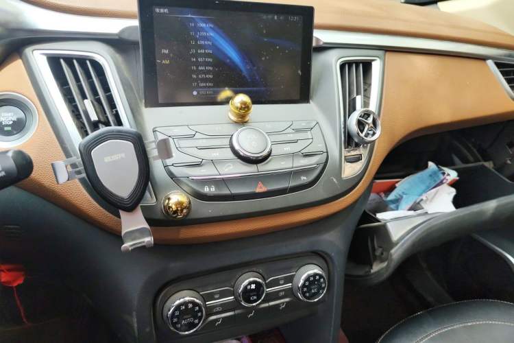 Used Soueast DX7 2016 1.5T Manual Triumph Edition Audio And AC Panel