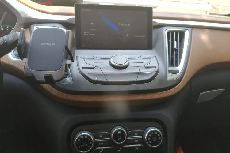 Used Soueast DX7 2016 1.5T Manual Triumph Edition Audio And AC Panel