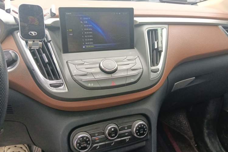 Used Soueast DX7 2016 1.5T Manual Triumph Edition Audio And AC Panel