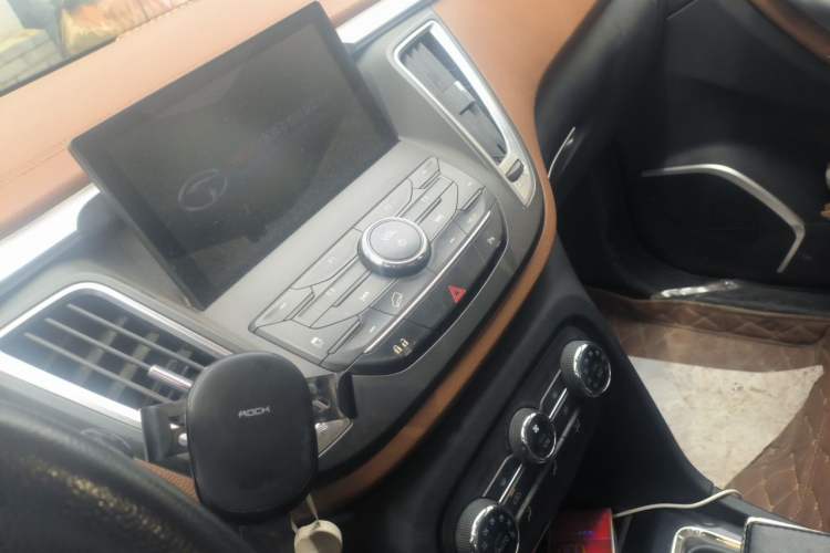Used Soueast DX7 2016 1.5T Manual Triumph Edition Audio And AC Panel