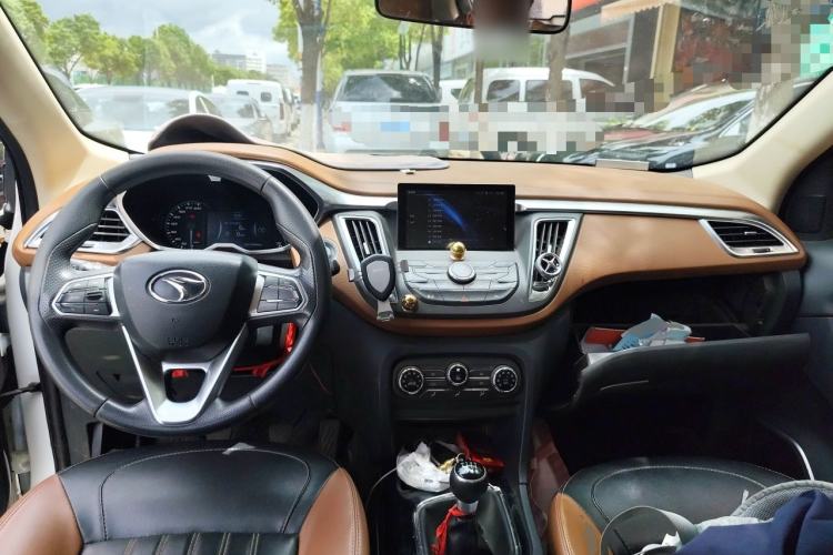 Used Soueast DX7 2016 1.5T Manual Triumph Edition Center Console