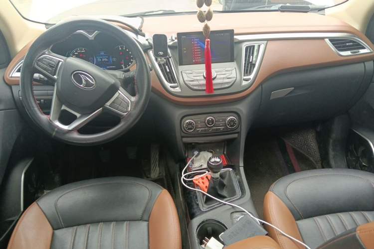 Used Soueast DX7 2016 1.5T Manual Triumph Edition Center Console