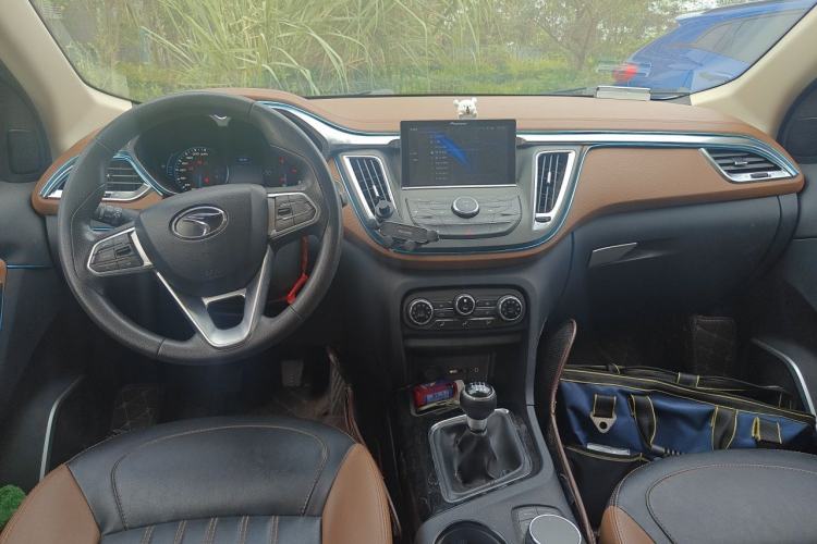 Used Soueast DX7 2016 1.5T Manual Triumph Edition Center Console