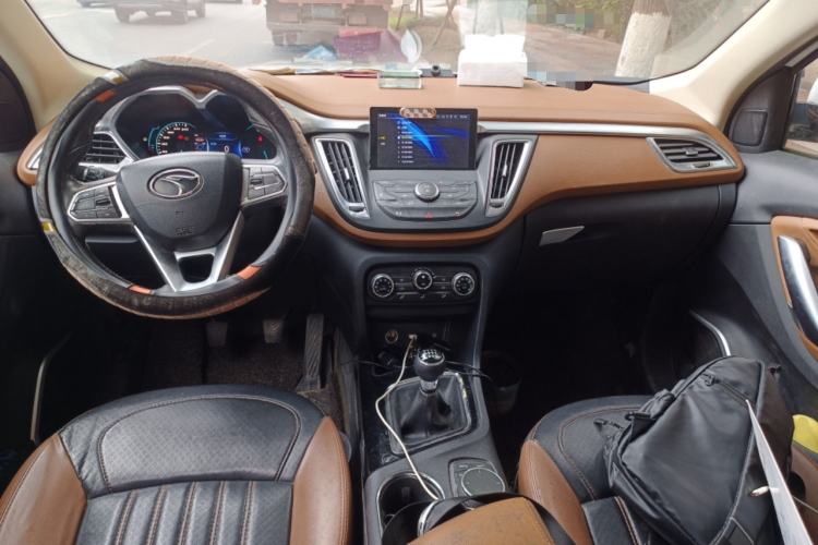 Used Soueast DX7 2016 1.5T Manual Triumph Edition Center Console