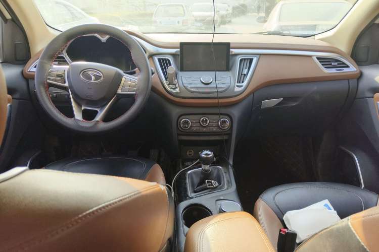 Used Soueast DX7 2016 1.5T Manual Triumph Edition Center Console