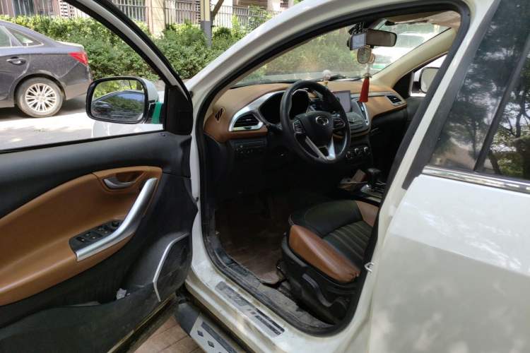 Used Soueast DX7 2016 1.5T Automatic Glory Edition Driver Seat