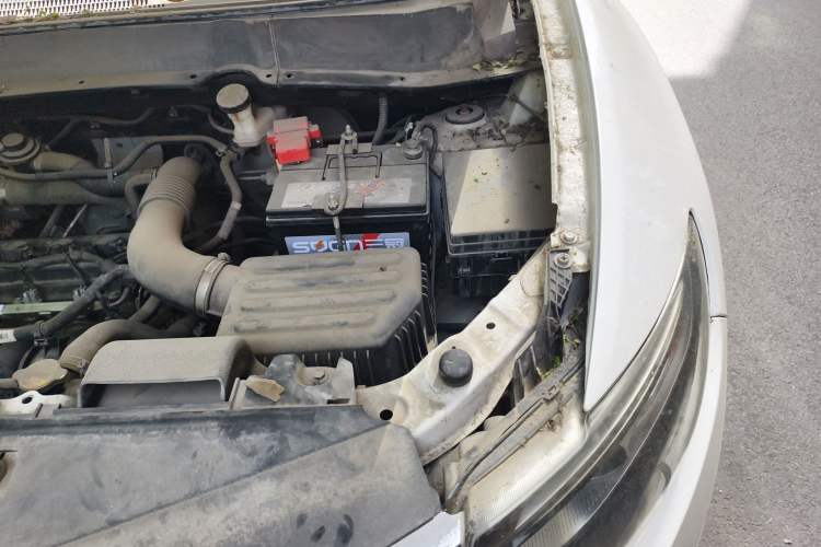 Used Soueast DX7 2016 1.5T Manual Triumph Edition Engine Bay Left