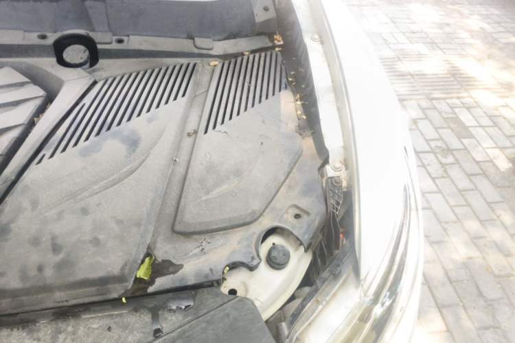 Used Soueast DX7 2016 1.5T Manual Triumph Edition Engine Bay Left