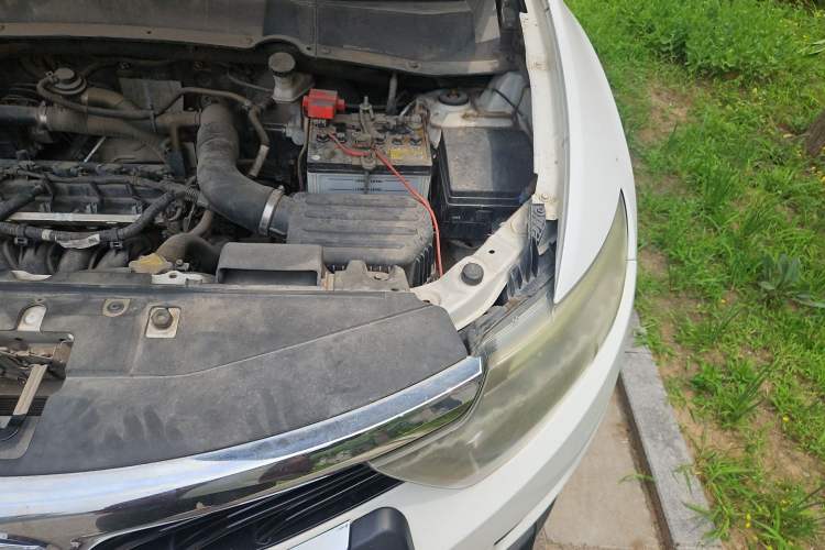 Used Soueast DX7 2016 1.5T Manual Triumph Edition Engine Bay Left