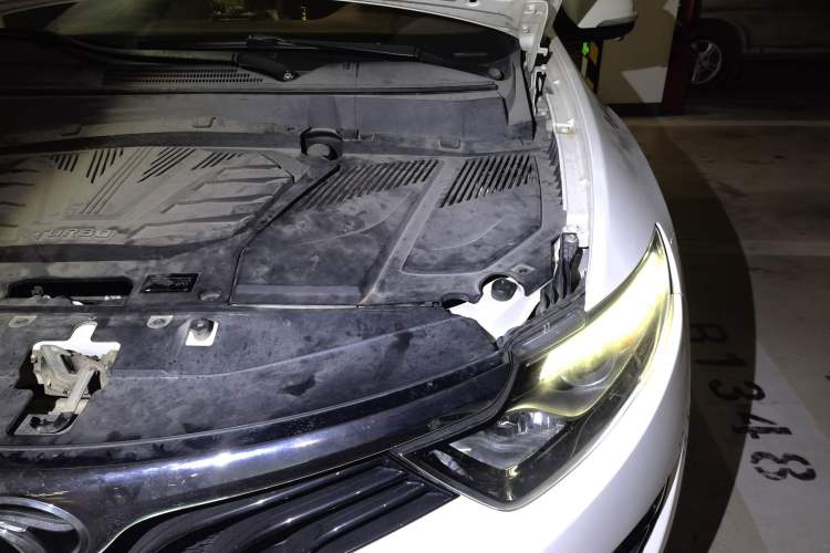Used Soueast DX7 2016 1.5T Manual Triumph Edition Engine Bay Left