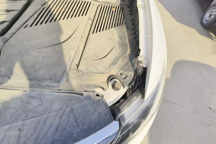 Used Soueast DX7 2016 1.5T Manual Triumph Edition Engine Bay Left