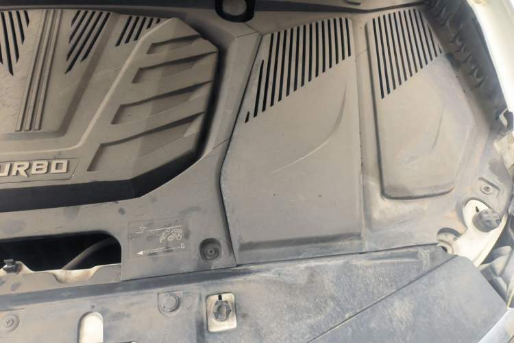Used Soueast DX7 2016 1.5T Manual Triumph Edition Engine Bay Left
