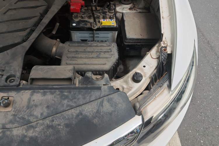 Used Soueast DX7 2016 1.5T Manual Triumph Edition Engine Bay Left