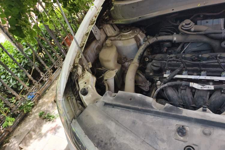 Used Soueast DX7 2016 1.5T Manual Triumph Edition Engine Bay Right