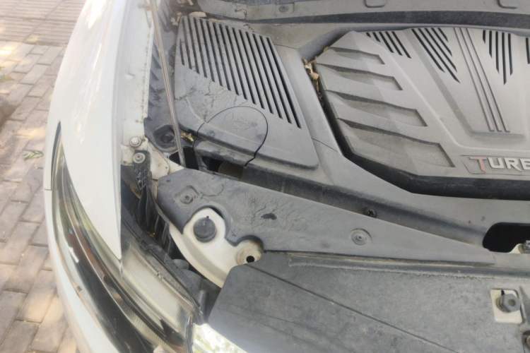 Used Soueast DX7 2016 1.5T Manual Triumph Edition Engine Bay Right