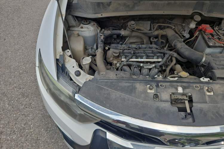 Used Soueast DX7 2016 1.5T Manual Triumph Edition Engine Bay Right