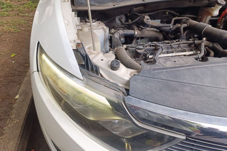 Used Soueast DX7 2016 1.5T Manual Triumph Edition Engine Bay Right