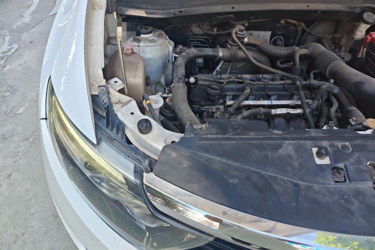 Used Soueast DX7 2016 1.5T Automatic Glory Edition Engine Bay Right