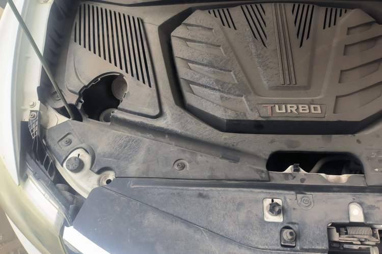 Used Soueast DX7 2016 1.5T Manual Triumph Edition Engine Bay Right