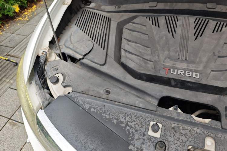 Used Soueast DX7 2016 1.5T Automatic Glory Edition Engine Bay Right