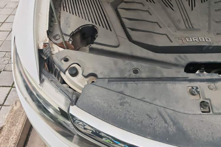 Used Soueast DX7 2016 1.5T Manual Triumph Edition Engine Bay Right