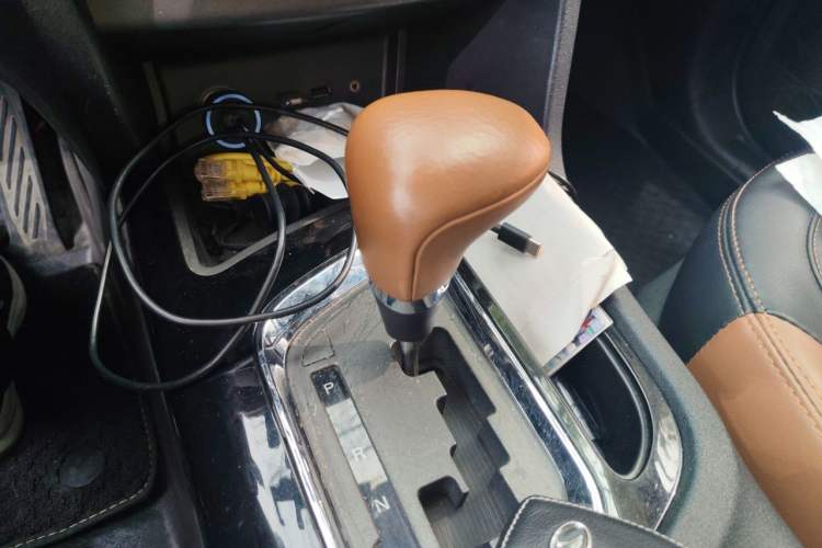 Used Soueast DX7 2016 1.5T Automatic Glory Edition Gear Lever