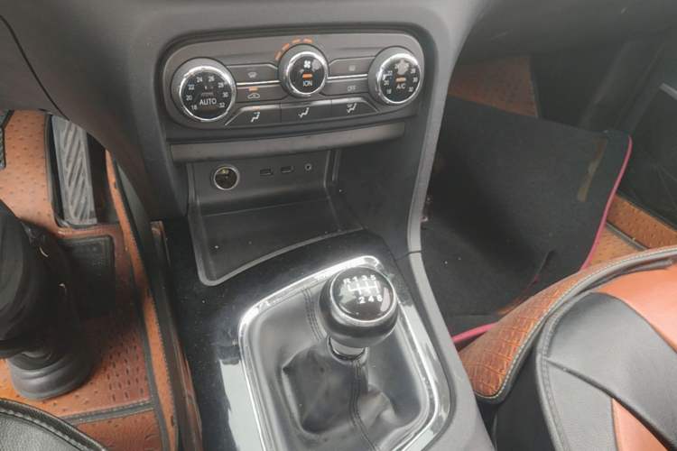 Used Soueast DX7 2016 1.5T Manual Triumph Edition Gear Lever