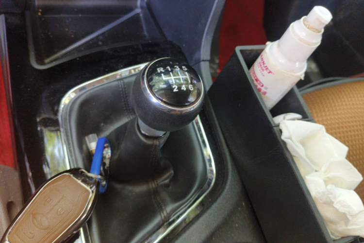 Used Soueast DX7 2016 1.5T Manual Triumph Edition Gear Lever