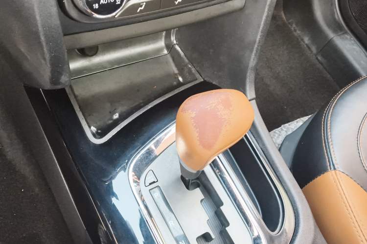 Used Soueast DX7 2016 1.5T Automatic Glory Edition Gear Lever
