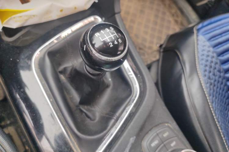 Used Soueast DX7 2016 1.5T Manual Triumph Edition Gear Lever