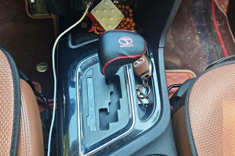 Used Soueast DX7 2016 1.5T Automatic Glory Edition Gear Lever