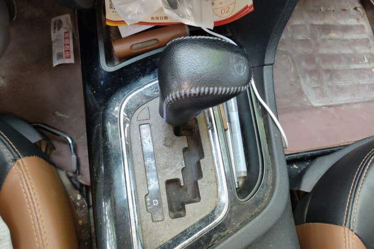 Used Soueast DX7 2016 1.5T Automatic Glory Edition Gear Lever