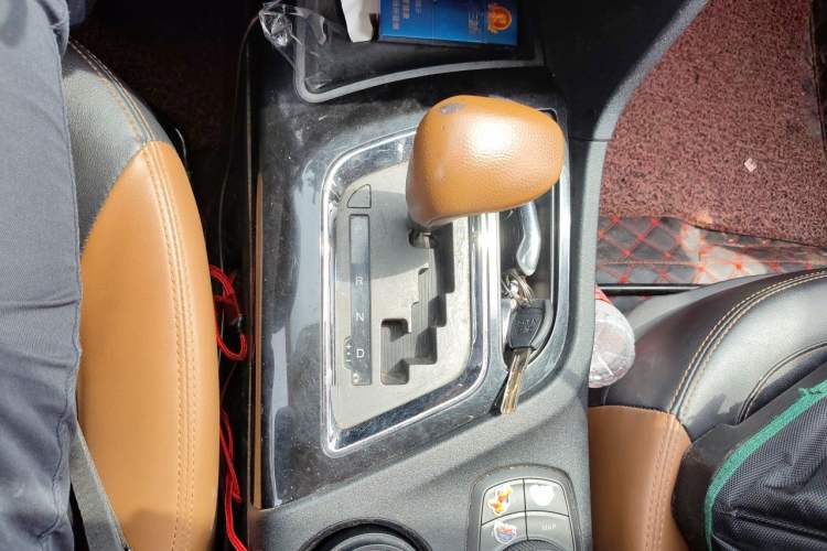 Used Soueast DX7 2016 1.5T Automatic Glory Edition Gear Lever