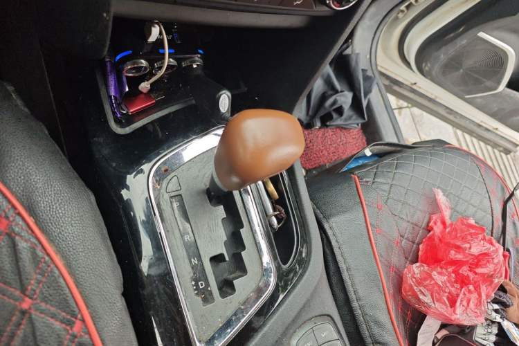 Used Soueast DX7 2016 1.5T Automatic Glory Edition Gear Lever