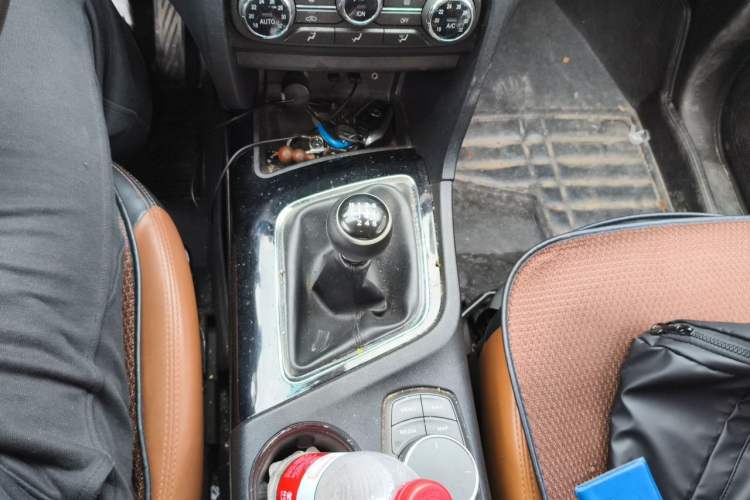 Used Soueast DX7 2016 1.5T Manual Triumph Edition Gear Lever