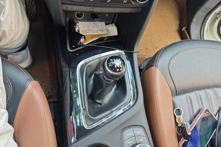 Used Soueast DX7 2016 1.5T Manual Triumph Edition Gear Lever