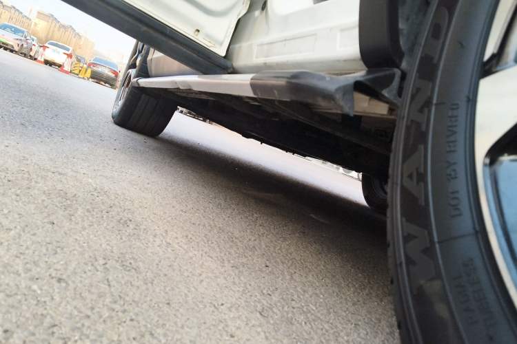 Used Soueast DX7 2016 1.5T Automatic Glory Edition Left Side Sill
