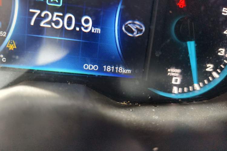 Used Soueast DX7 2016 1.5T Manual Triumph Edition Odometer Close Up