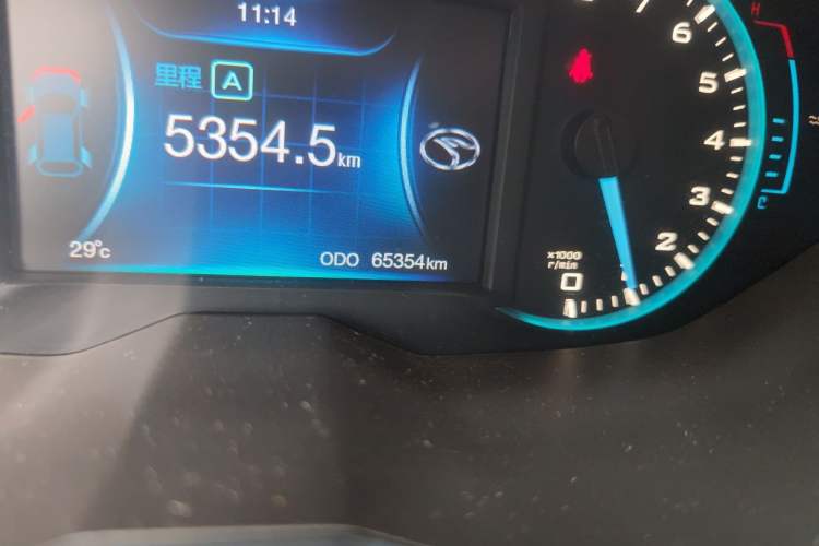 Used Soueast DX7 2016 1.5T Manual Triumph Edition Odometer Close Up