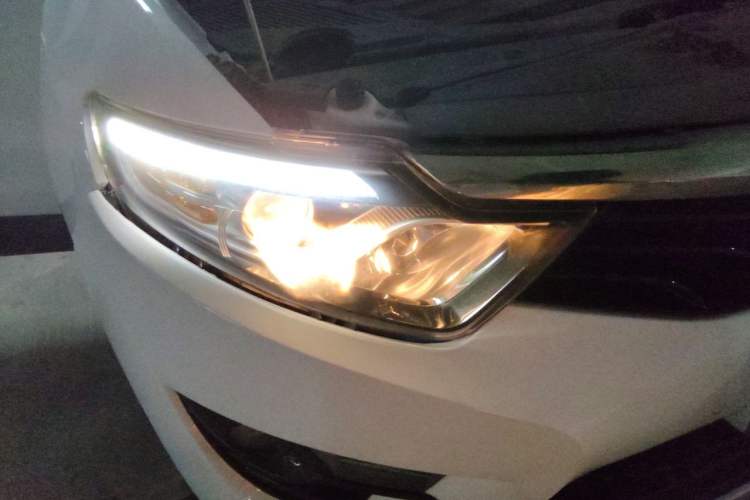 Used Soueast DX7 2016 1.5T Manual Triumph Edition Right Front Headlight