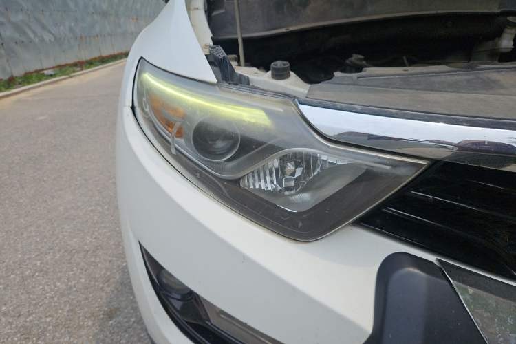 Used Soueast DX7 2016 1.5T Manual Triumph Edition Right Front Headlight
