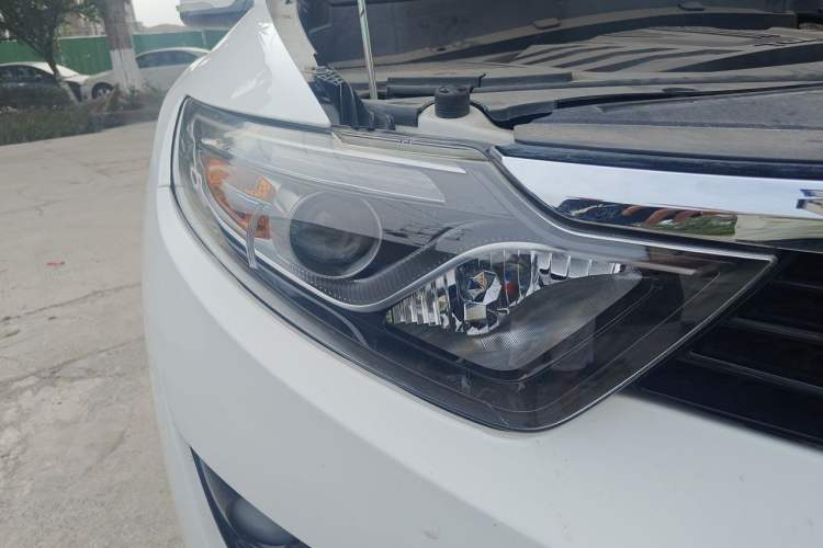 Used Soueast DX7 2016 1.5T Manual Triumph Edition Right Front Headlight