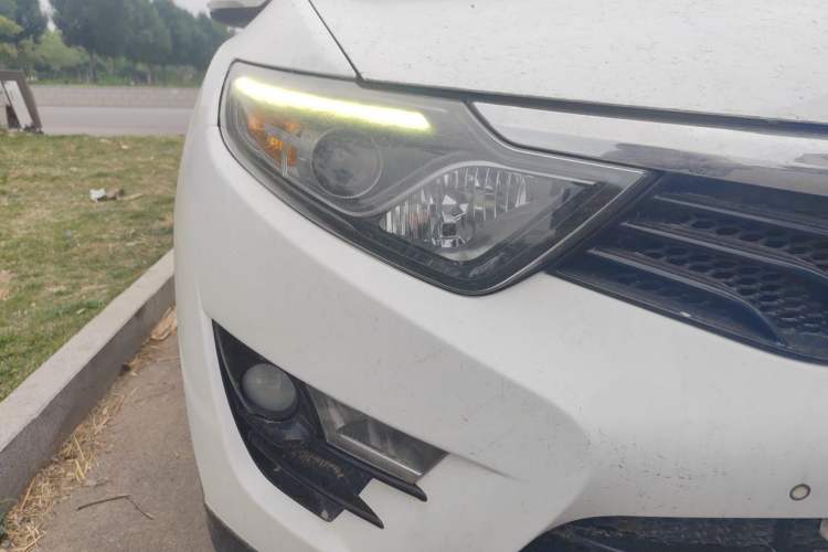 Used Soueast DX7 2016 1.5T Manual Triumph Edition Right Front Headlight